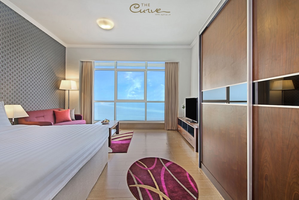 THE CURVE HOTEL 28/74