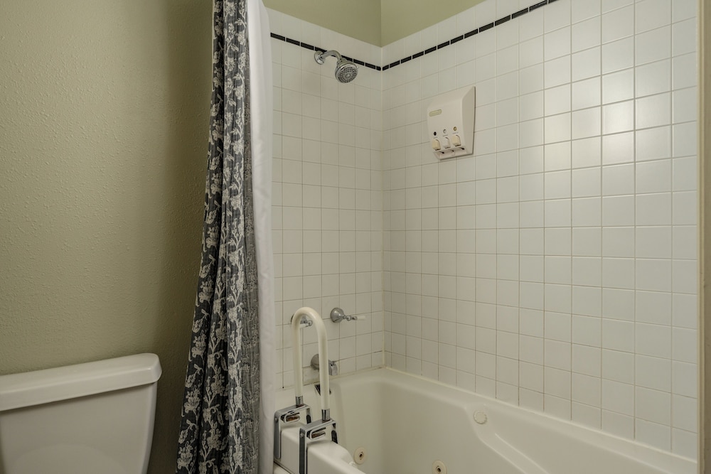 Queen Anne Bed And Breakfast 69/70