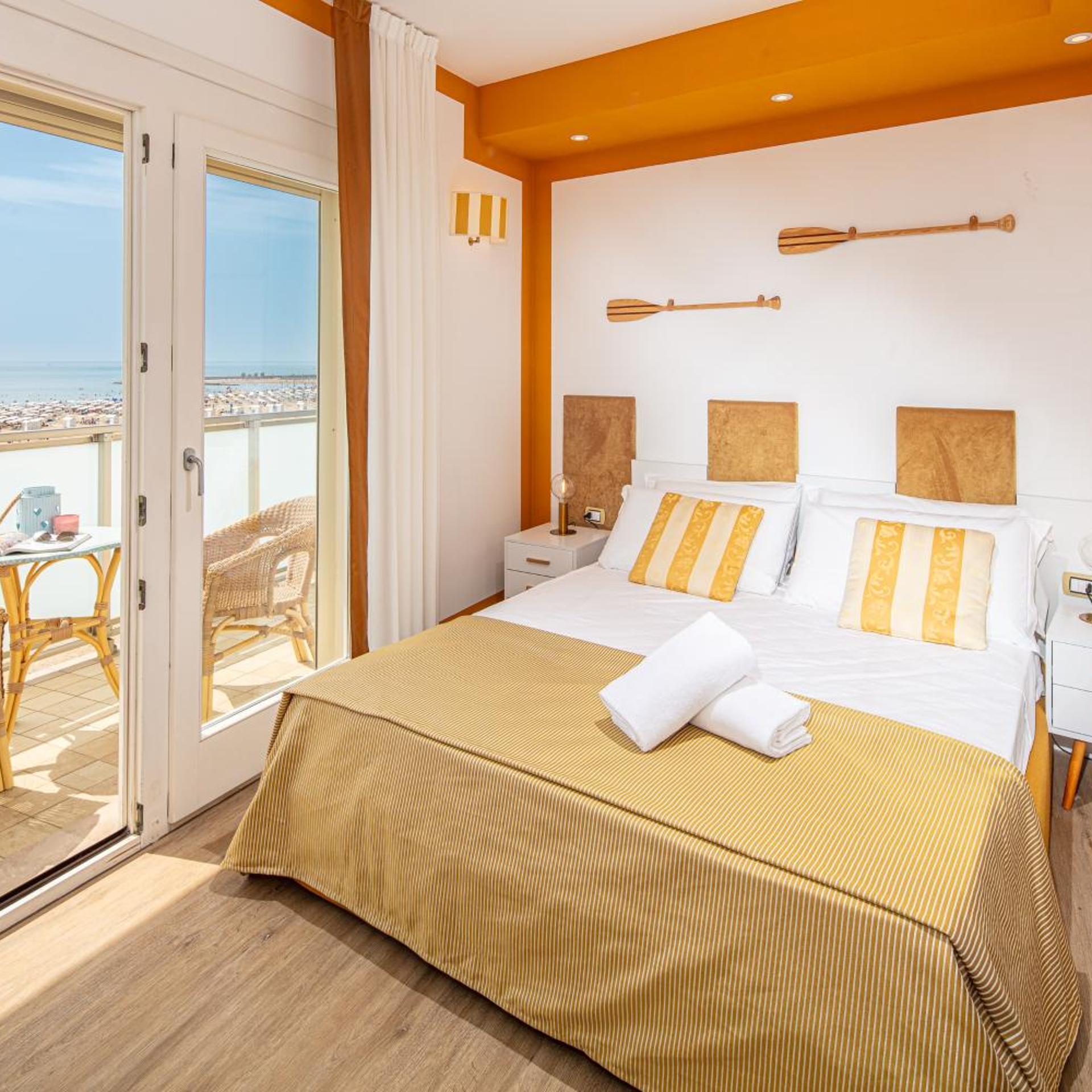 Comfort, Double or Twin Bed, Side Sea View, Balcony