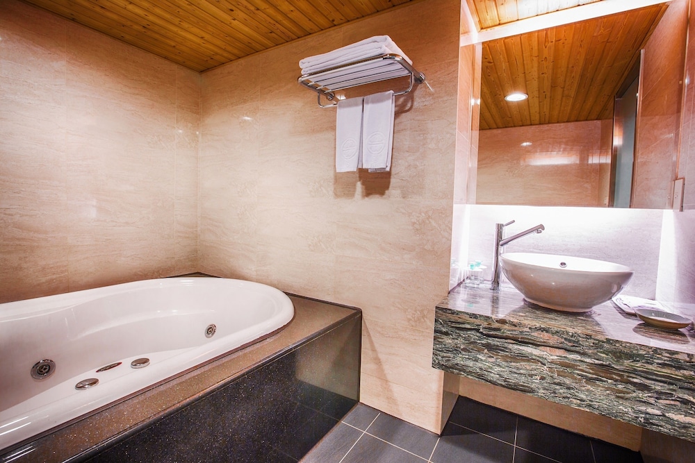 Cai She Hotel 42/48
