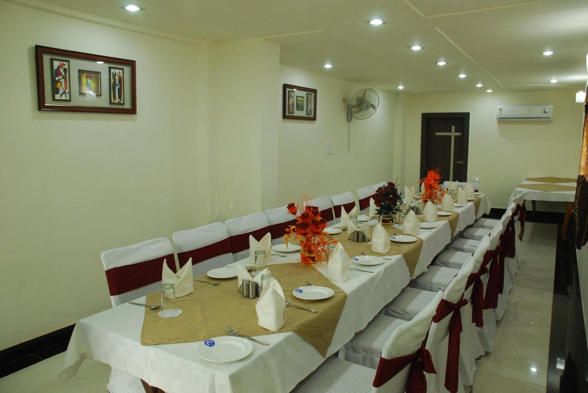 HOTEL GANPATI PALACE 29/39