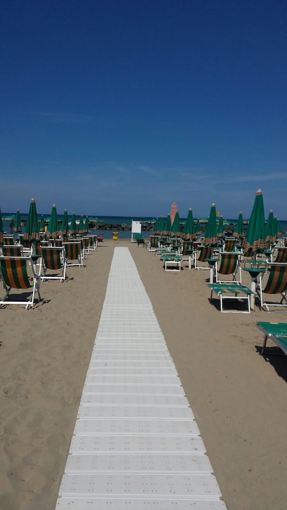 GRAND HOTEL ADRIATICO 30/37