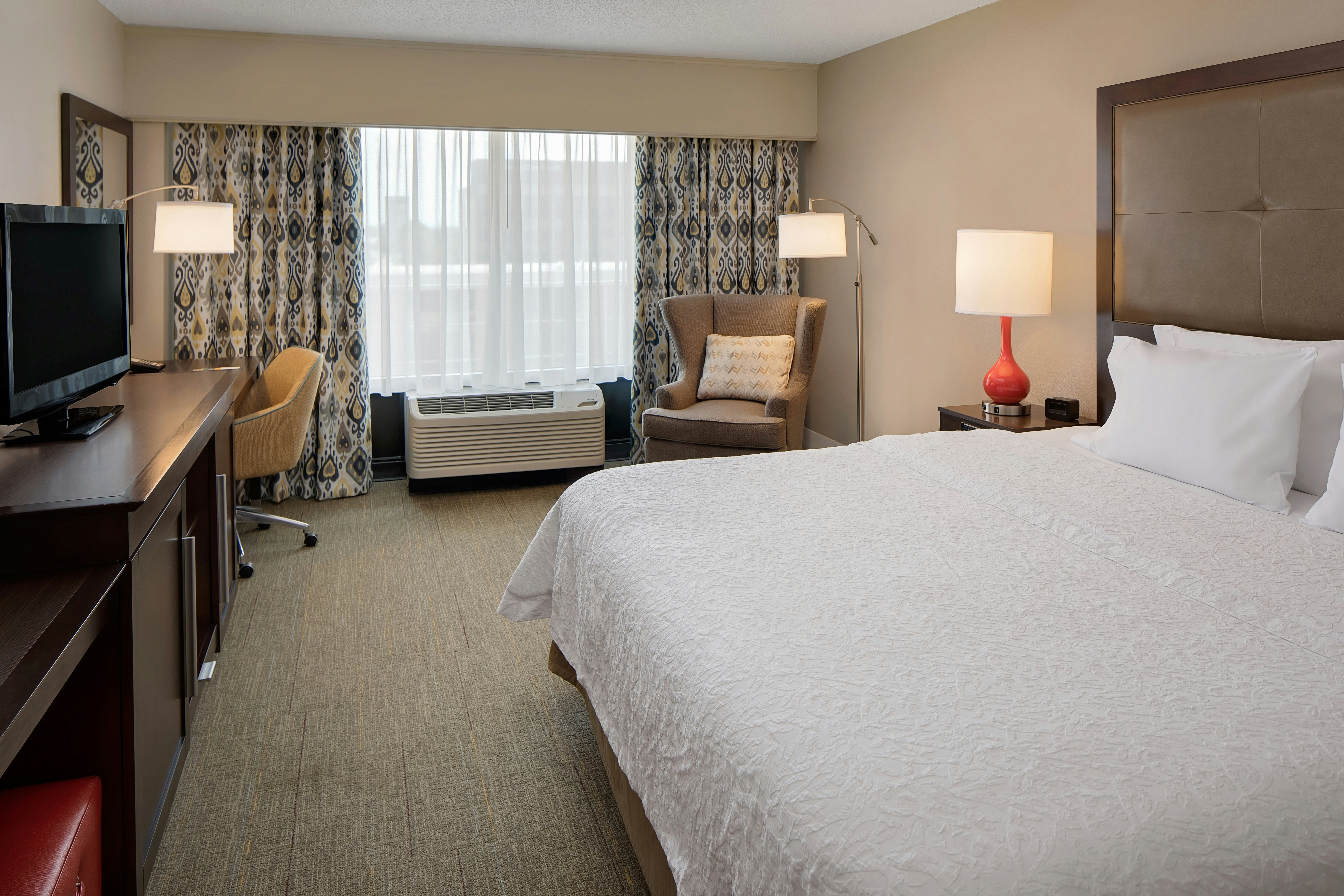 DELUXE, KING BED