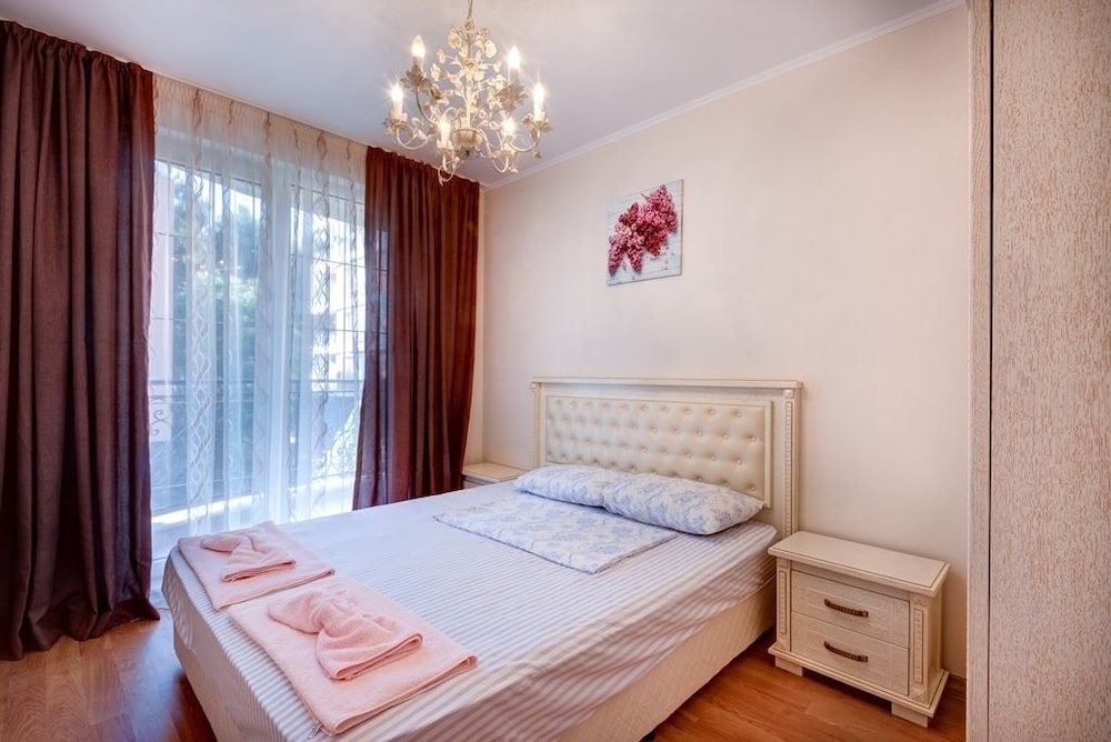 Venera and Anastasia Palace Apartments 32/75
