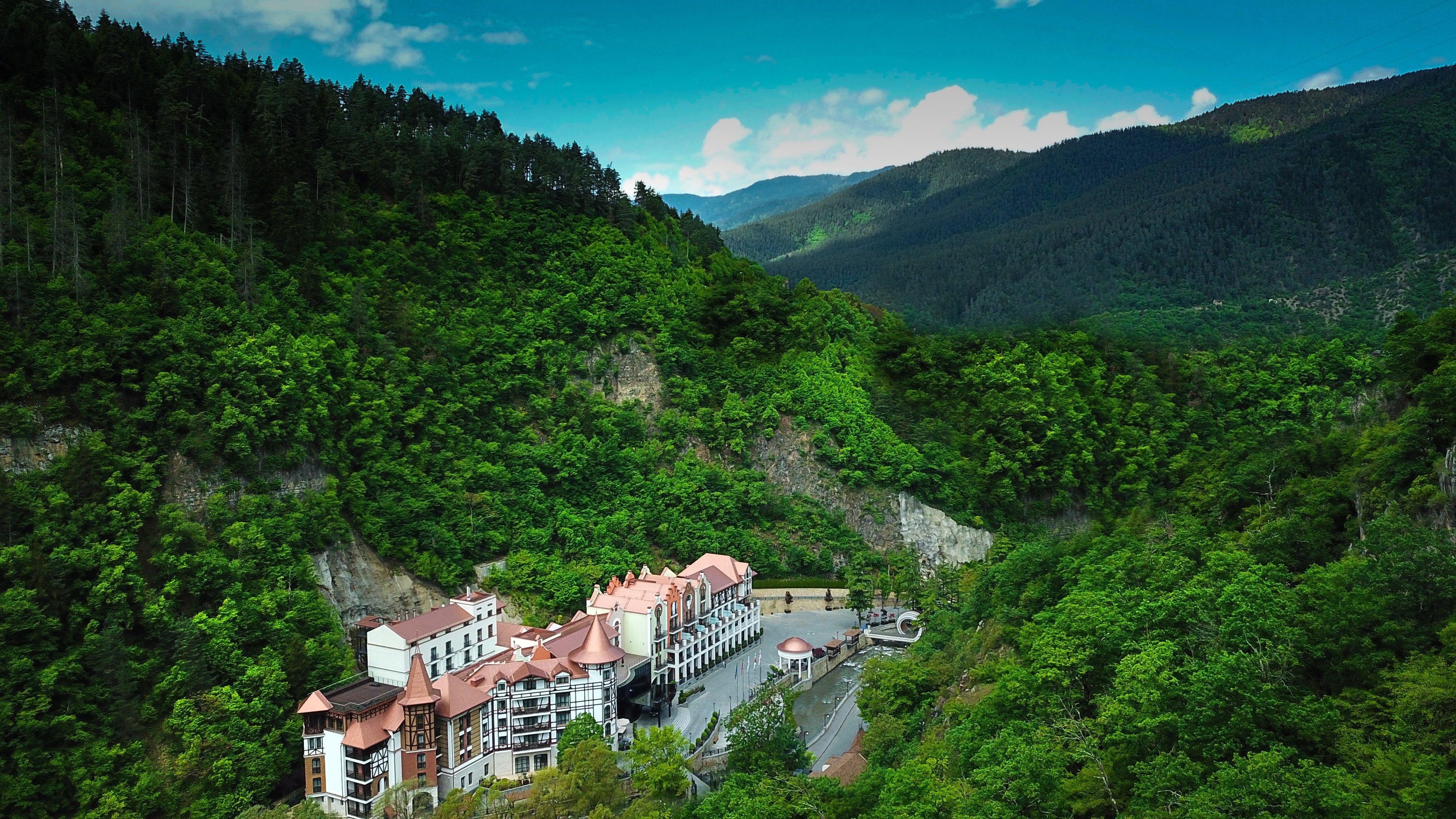 Crowne Plaza Borjomi 70/76