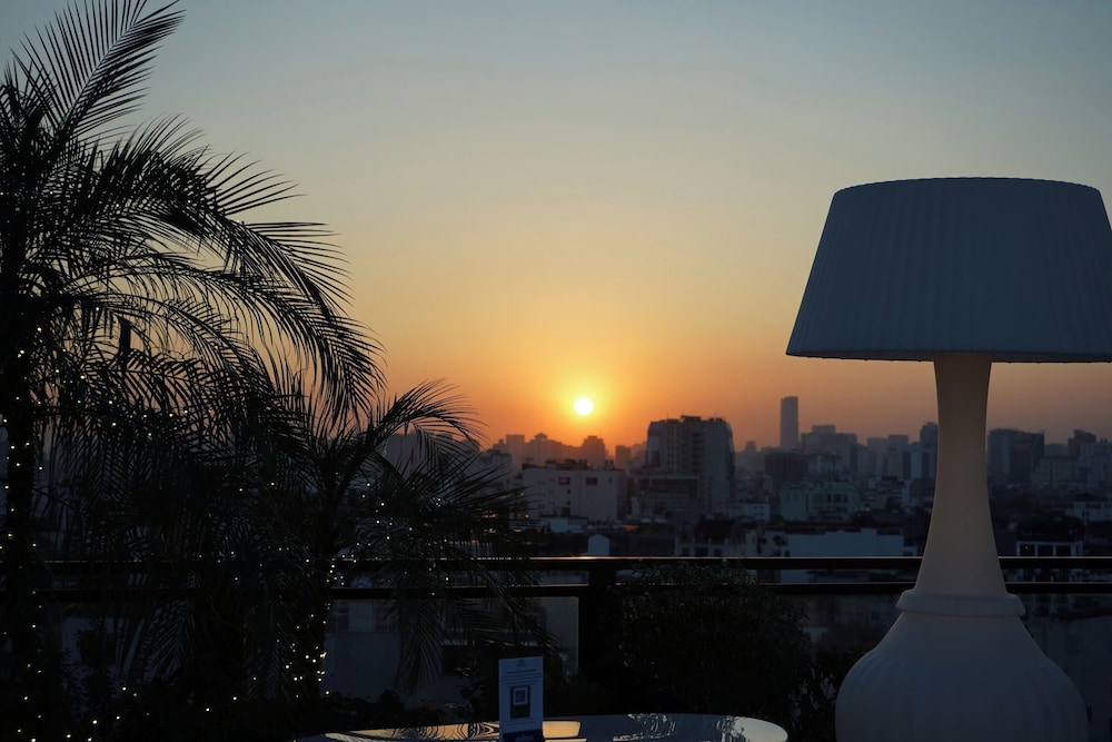 Golden Silk Boutique Hotel 64/70