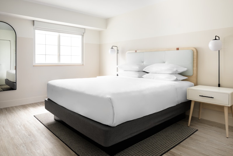 Hampton by Hilton Grand Cayman Seven Mile Beach 3/10