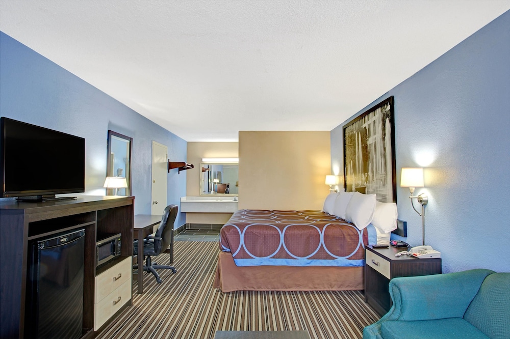 Downtown Inn & Studio Suites 16/23