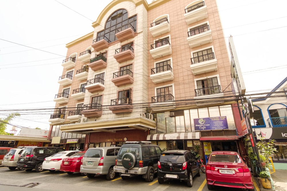 RedDoorz Plus near Johnson and Johnson Paranaque 1/16