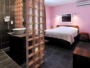 HOTEL DES PINS 18/21