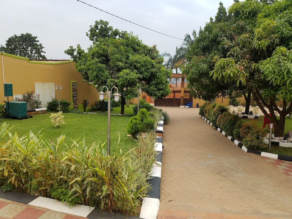 Sibyangu Standard Hotel 16/20