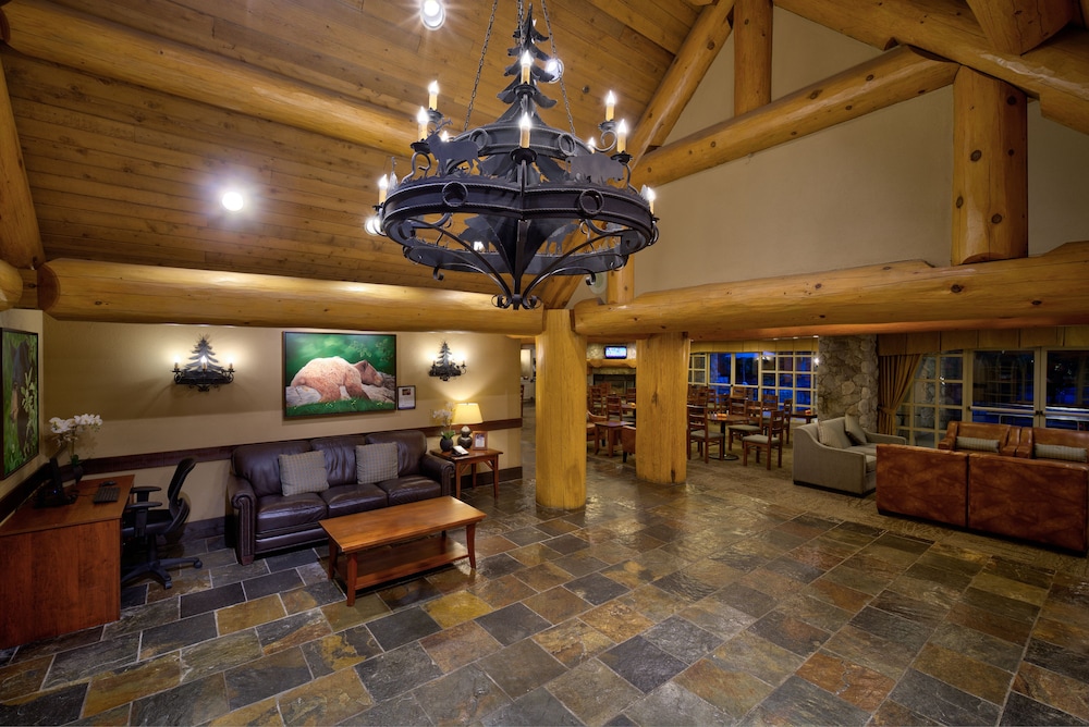 Blackcomb Springs Suites by CLIQUE 51/70