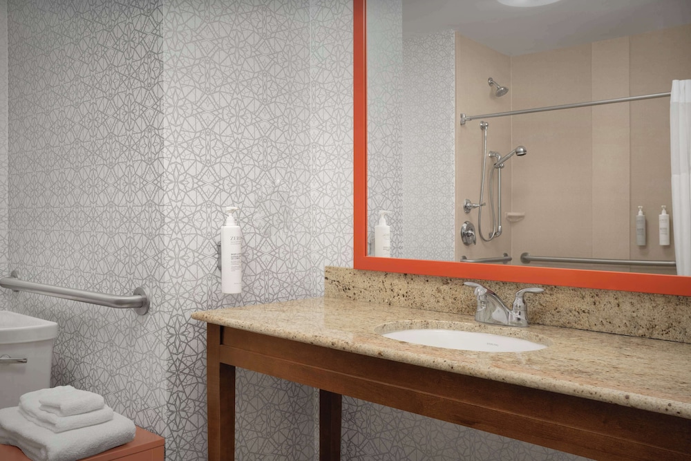 Studio, Suite, King Bed, Accessible