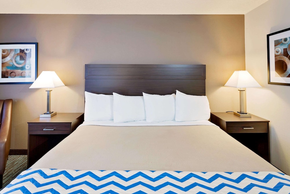 Travelodge By Wyndham Aberdeen 10/22