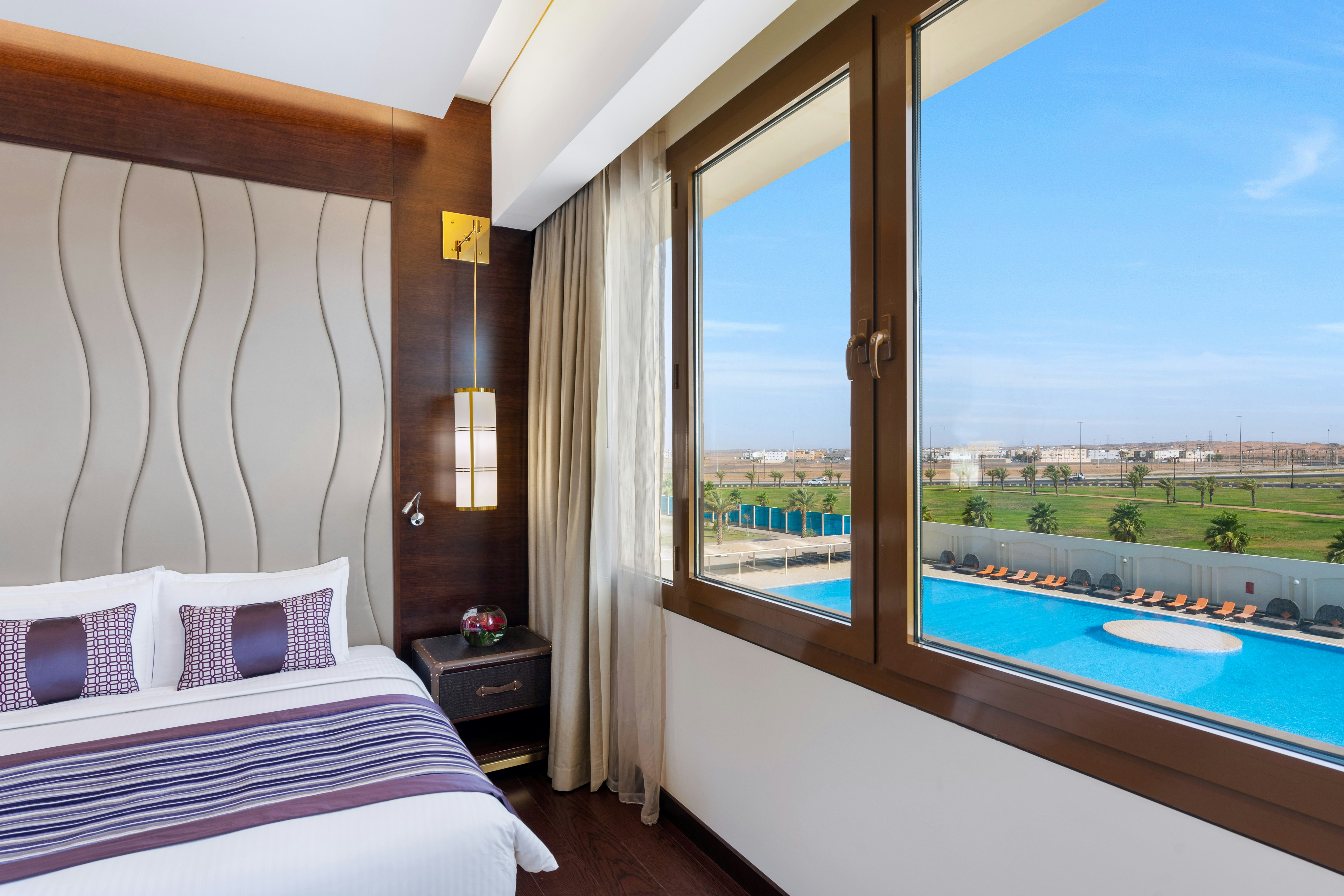 MILLENNIUM, GRAND, SUITE, KING BED