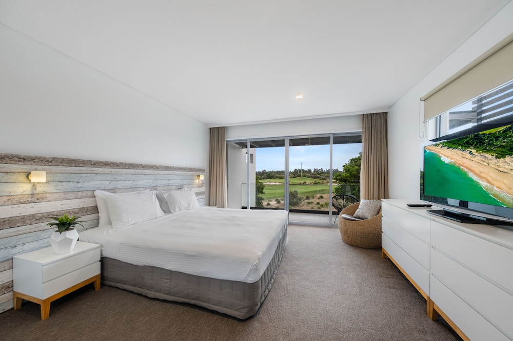 Pullman Magenta Shores Resort 24/82