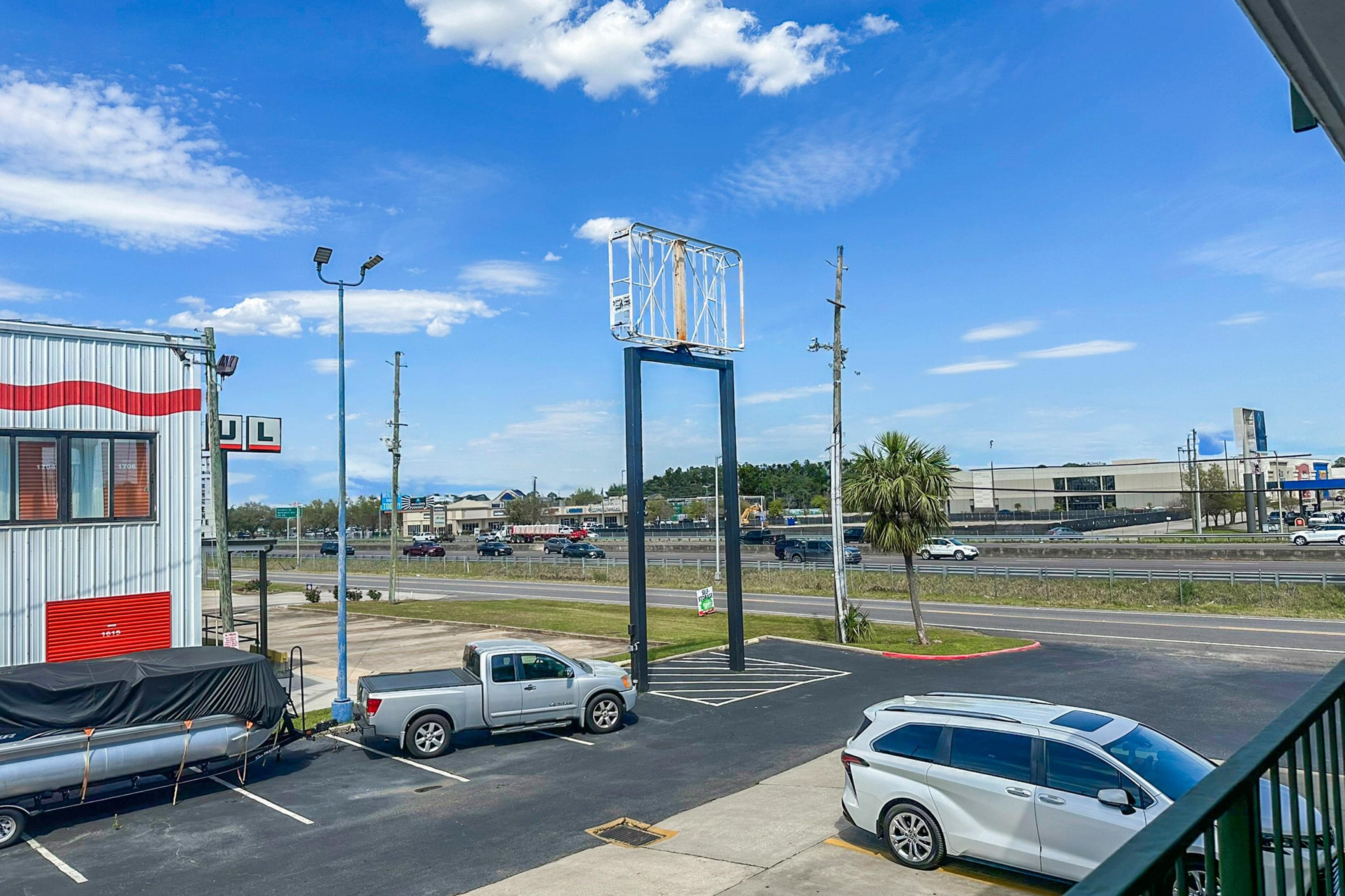 OYO Hotel Mobile AL I-65 at Airport Blvd 52/67