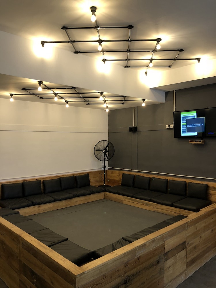 Yakety Yak Hostel 33/65