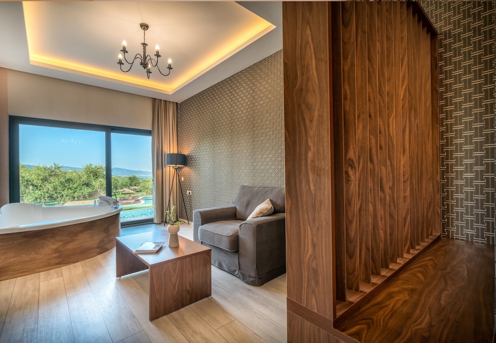 Elegance Luxury Executive Suites - Adults Only 26/58