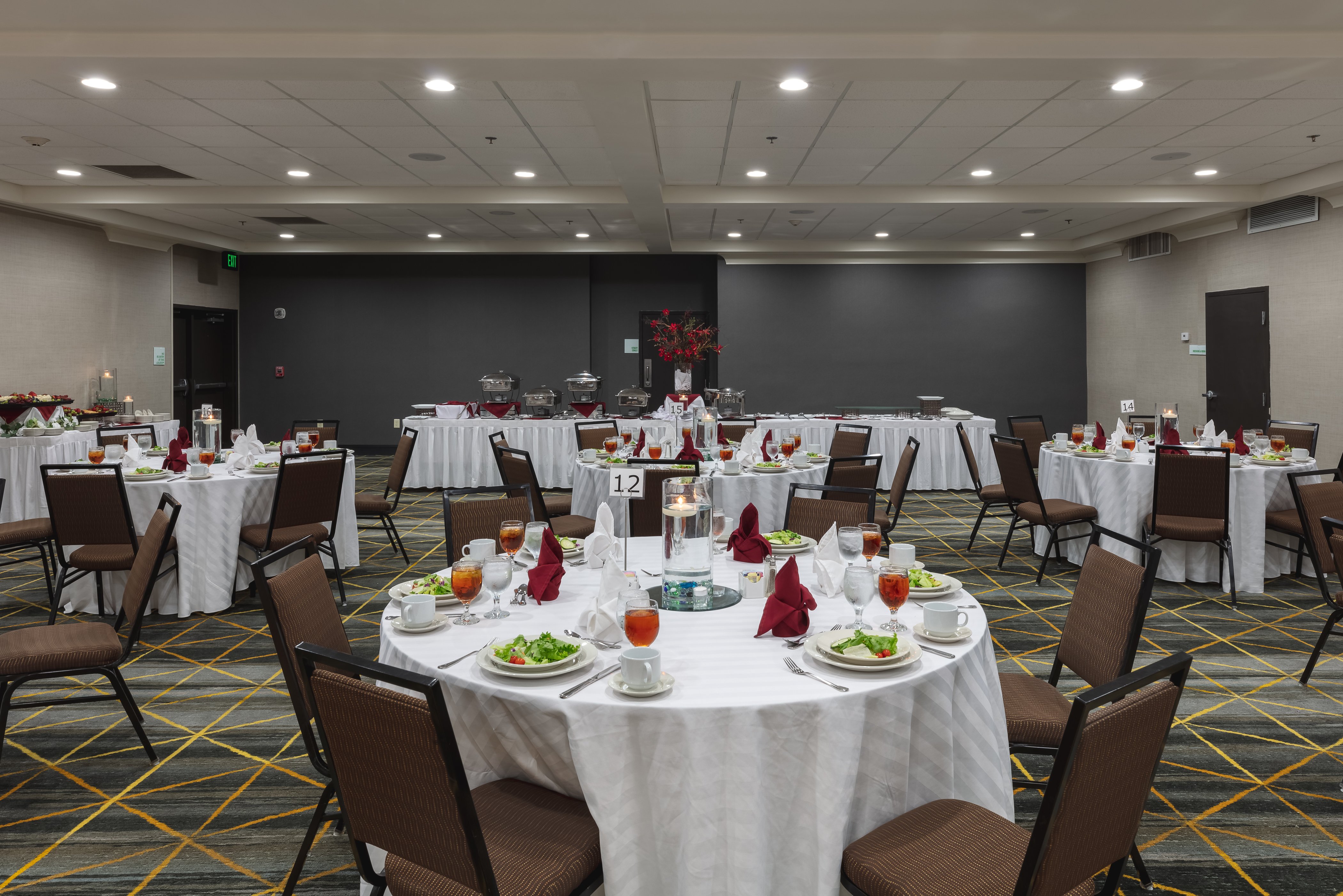 Holiday Inn Hotel Suites Atlanta Airport North 32/42