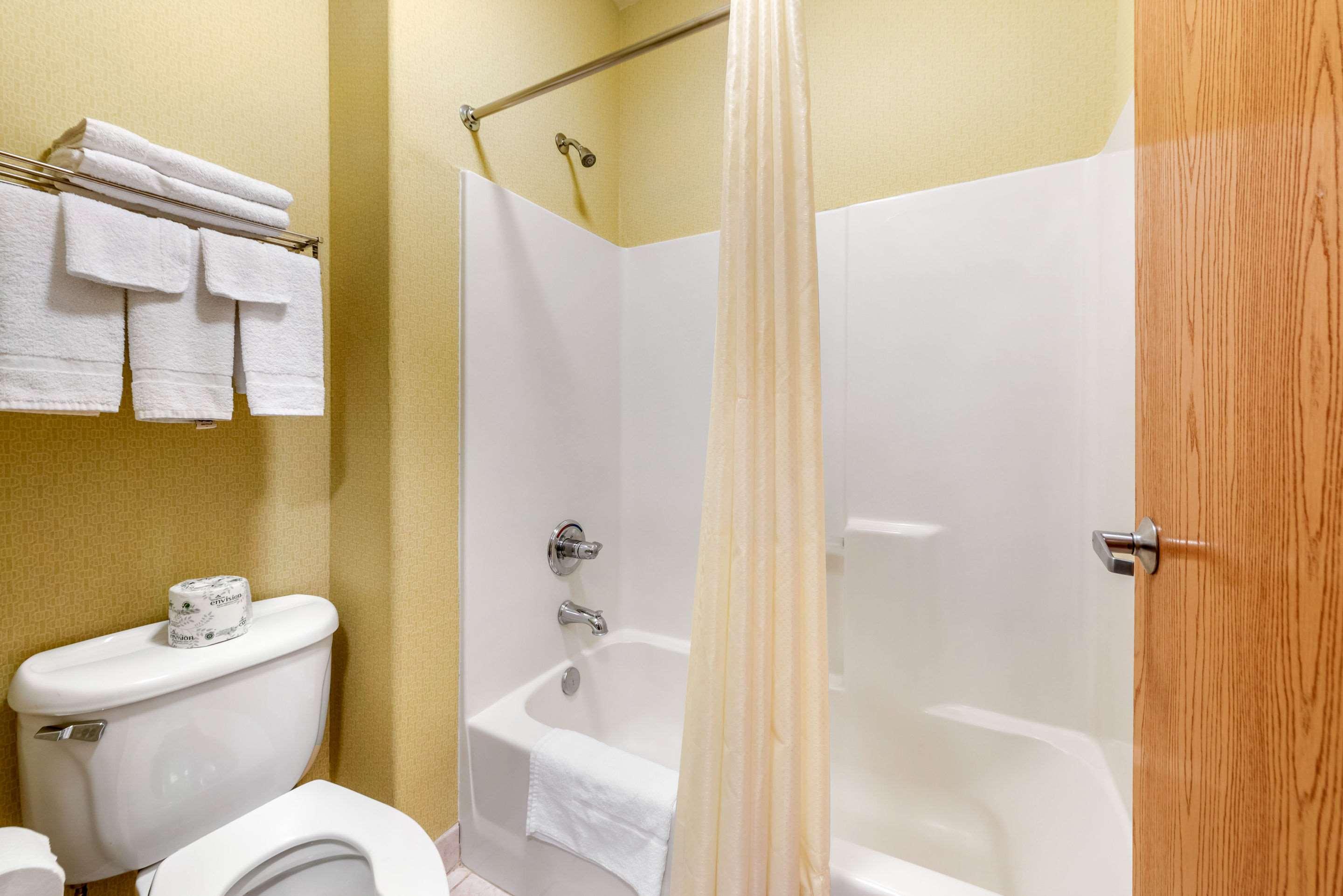 ROOM, KING BED, ACCESSIBLE