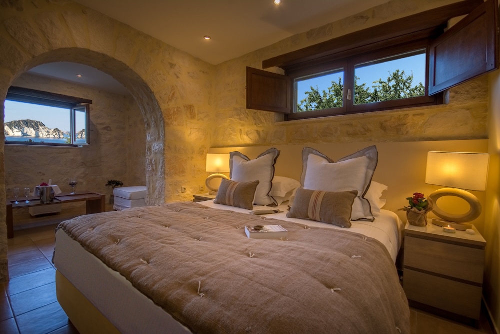 Exensian Villas & Suites 8/44