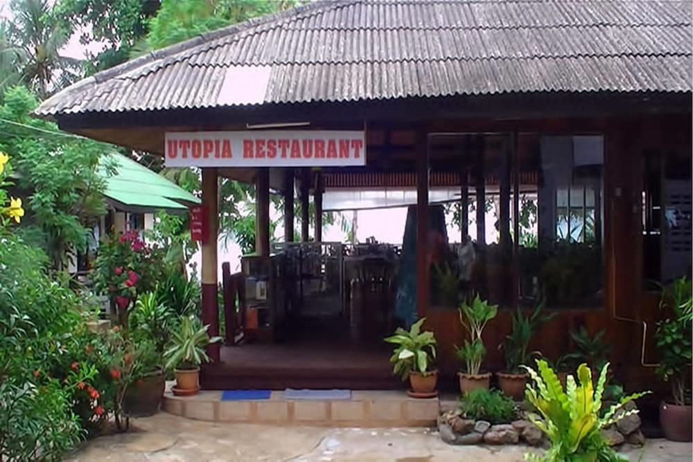 Utopia Resort 7/62