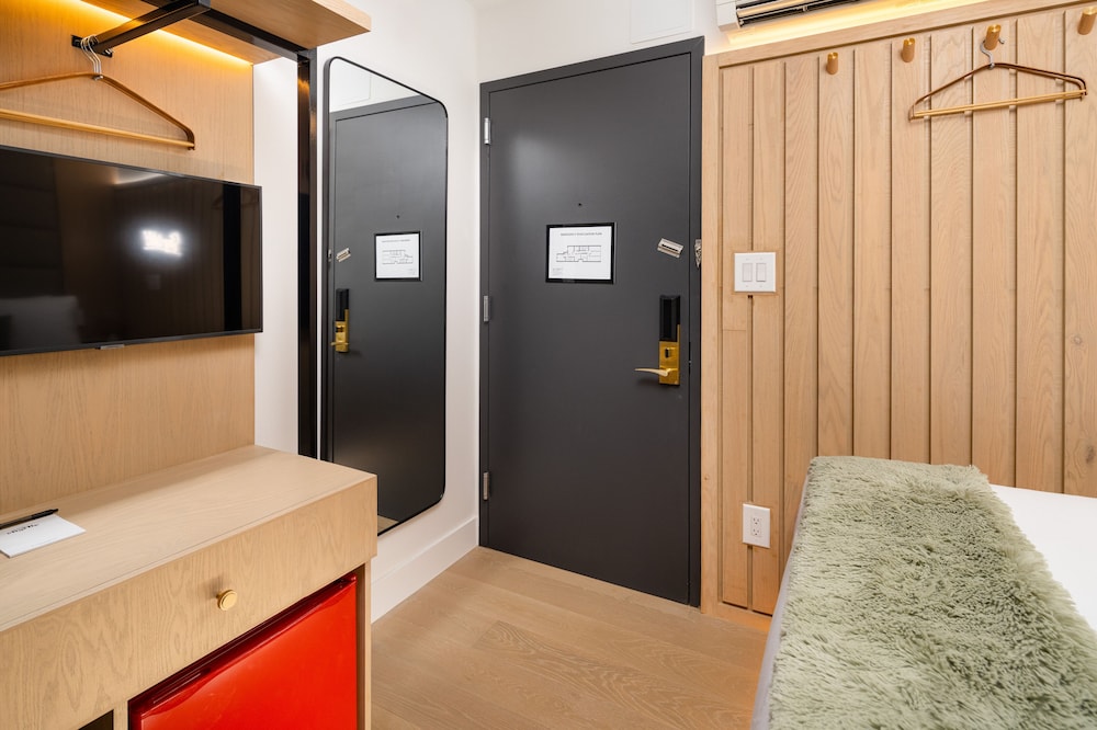 Hotel 837 38/50