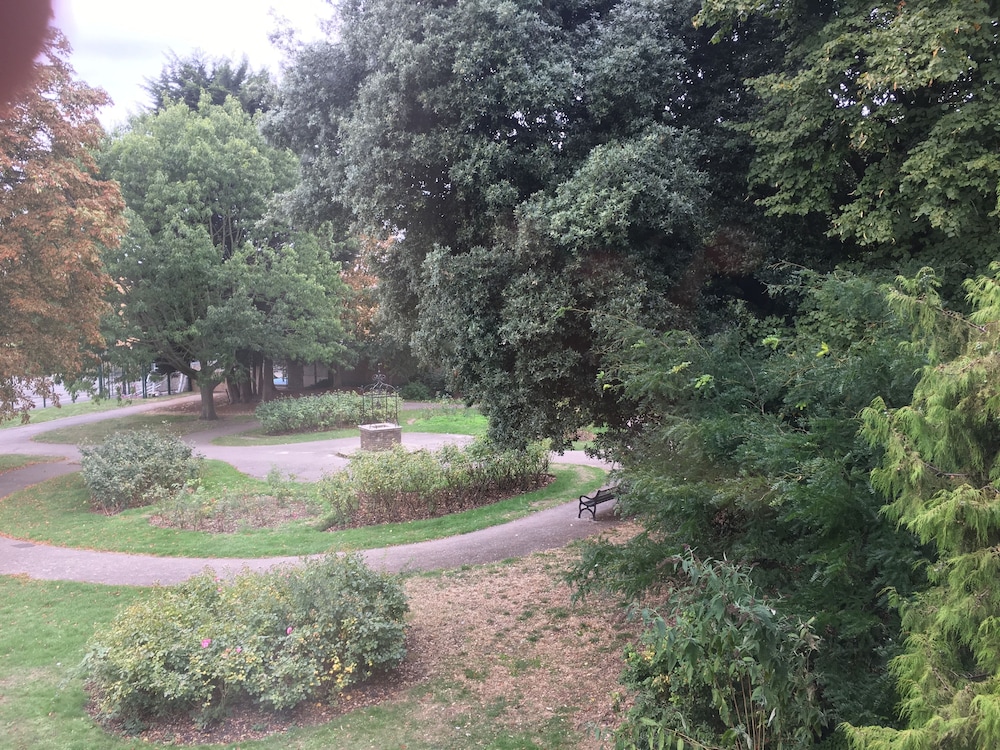 Goodenough Guesthouse 10/15