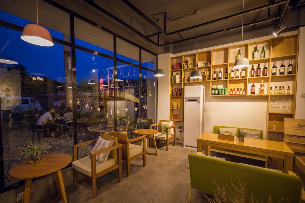 Zhang Jiajie Zhijue Art Hotel 32/48