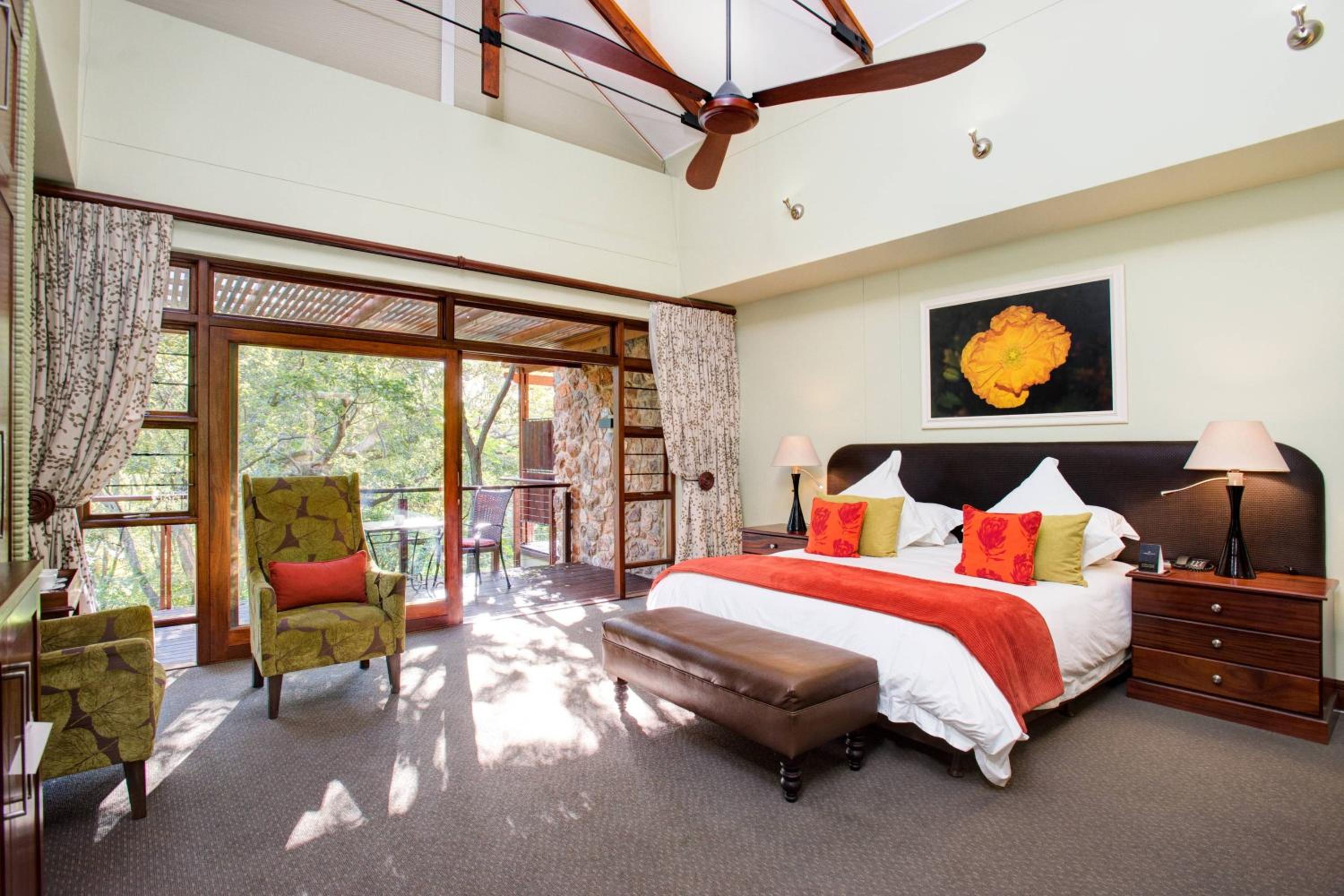 Loft, King Bed, Forest View
