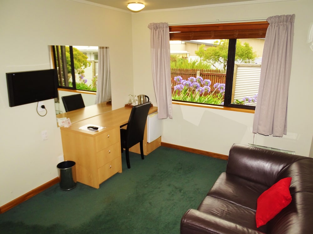 The Marlborough Riverside Hotel 37/48