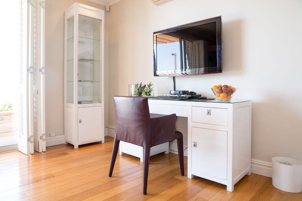 Compass House Boutique Hotel 32/48