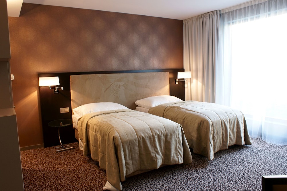 Hotel Avance 11/69