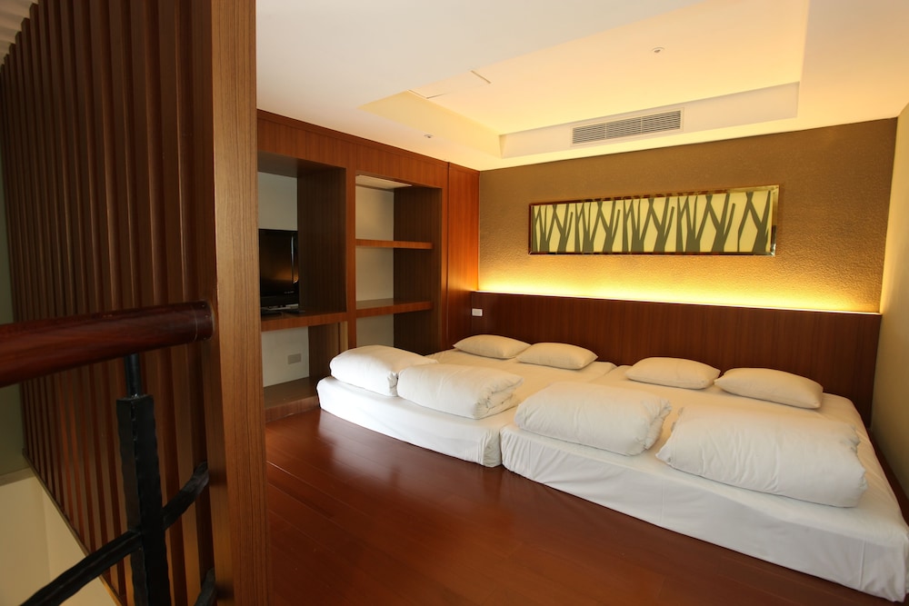 Uni-Resort Ku-Kuan 18/67