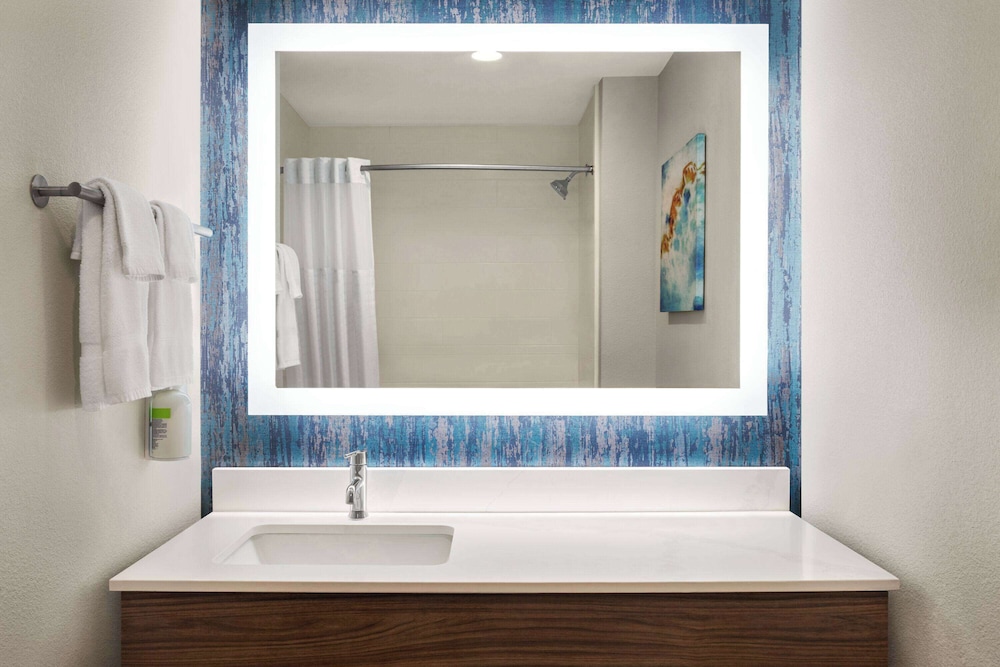 La Quinta Inn & Suites by Wyndham Austin South 53/53