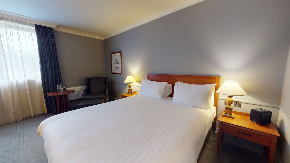 HOLIDAY INN BRENTWOOD M25, JCT 28 28/74