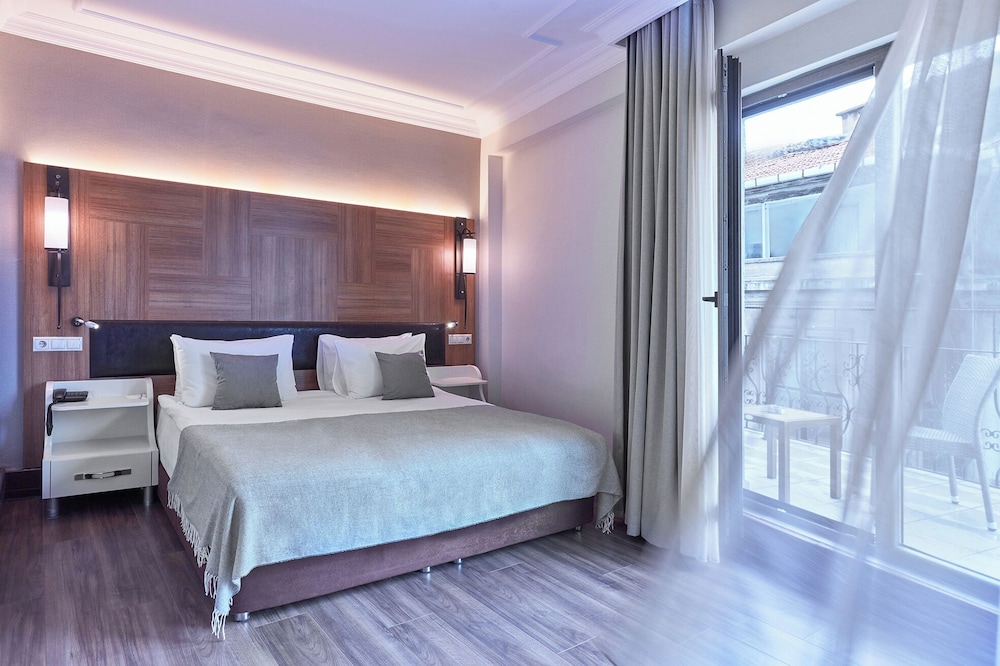 1 BEDROOM, JUNIOR SUITE, CITY VIEW, BALCONY