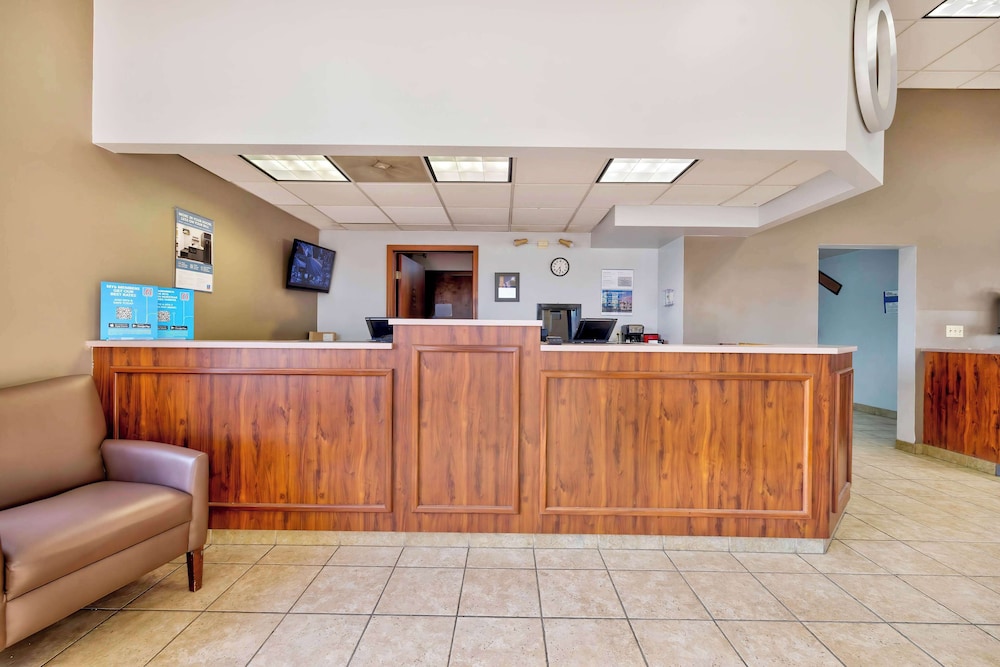 Lobby at Motel6 Effingham, IL, EFFINGHAM - IL