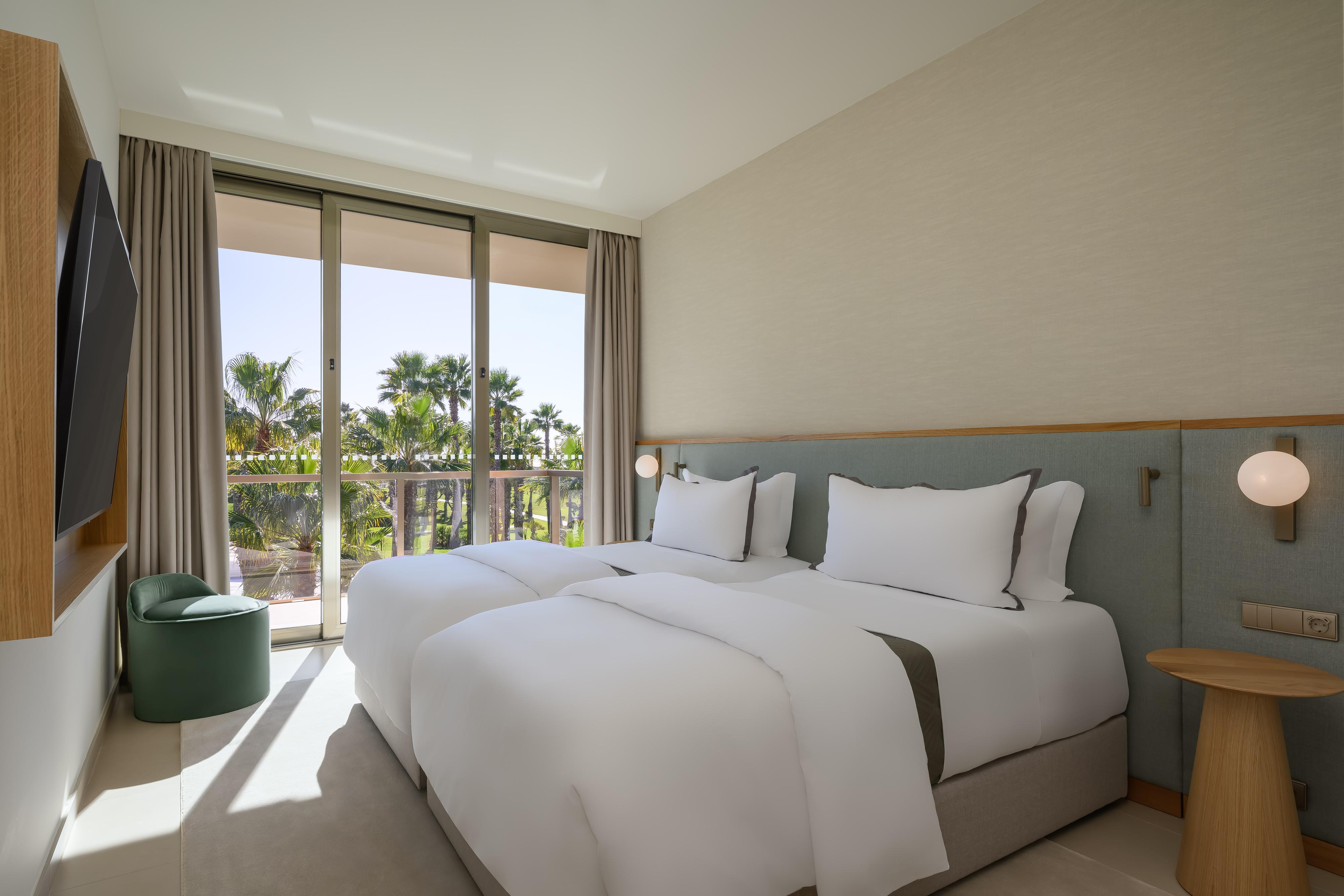 3 Bedrooms, Suite, Sea View, Balcony or Terrace