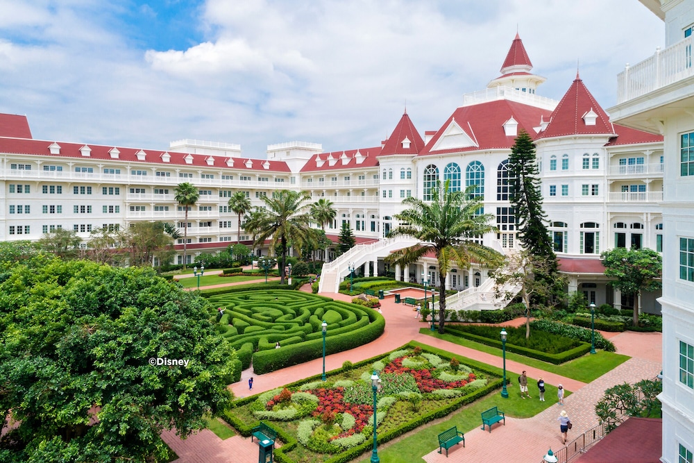 Hong Kong Disneyland Hotel 65/71