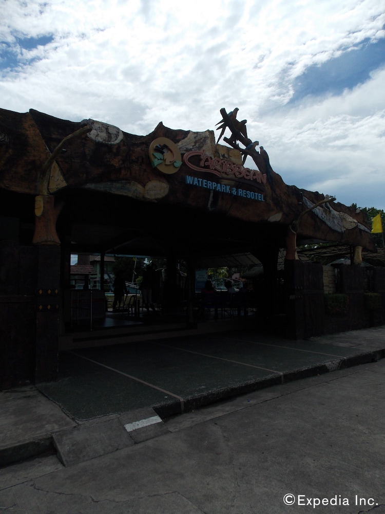 Caribbean Waterpark And Resotel 7/56
