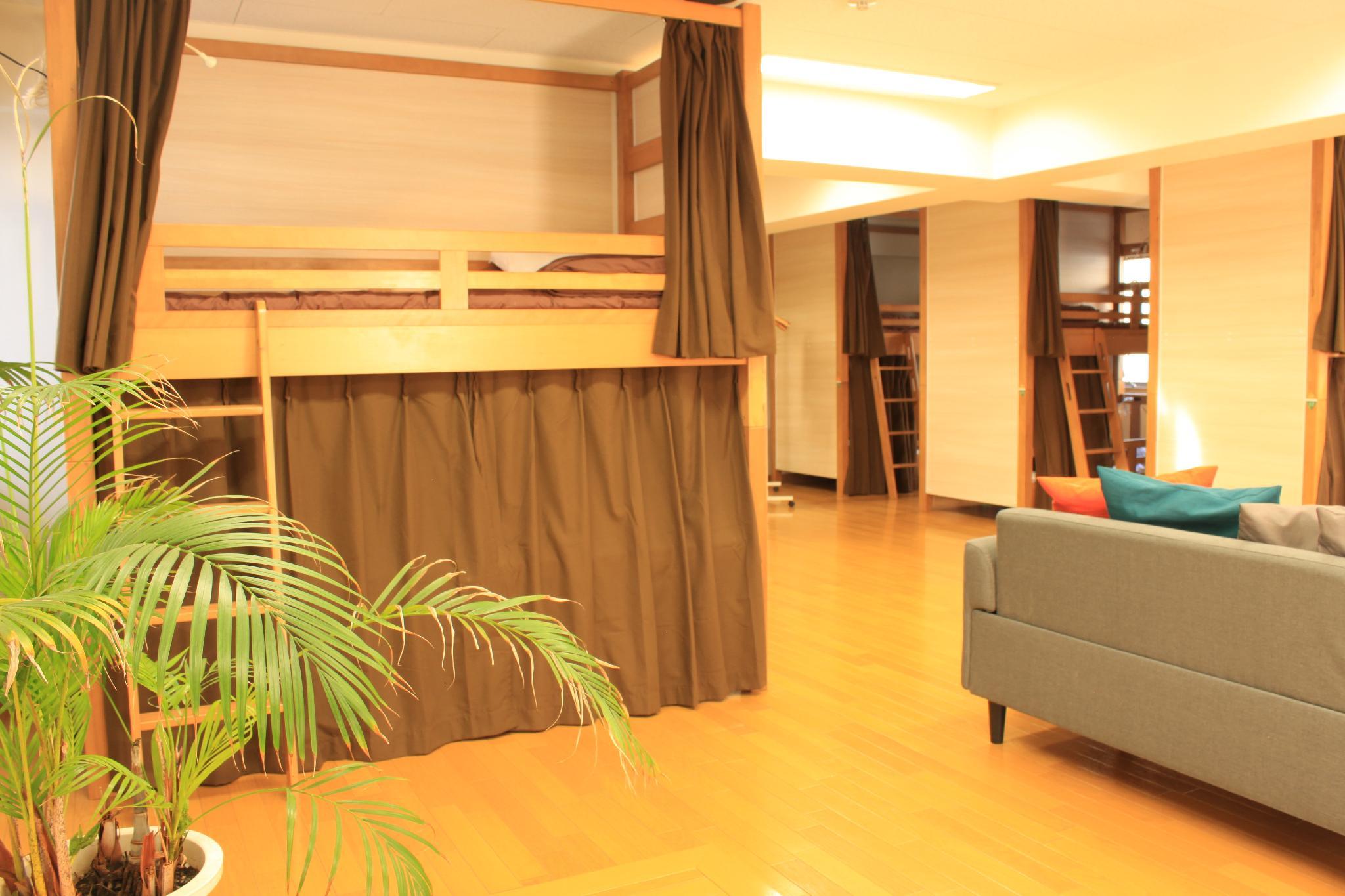Mixed Dorm, 16 People