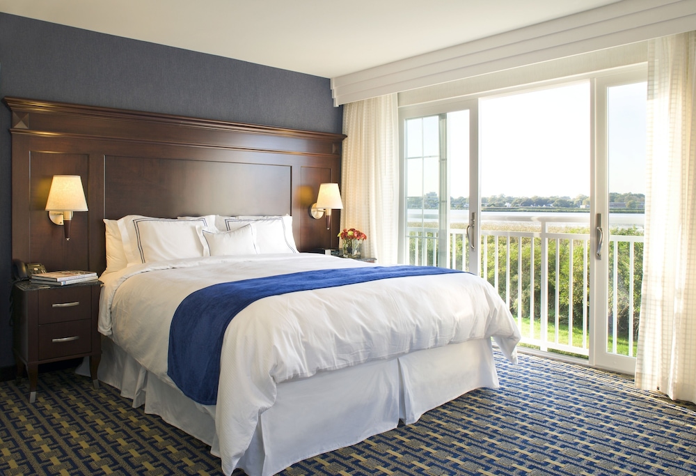 Newport Beach Hotel Suites 16/69