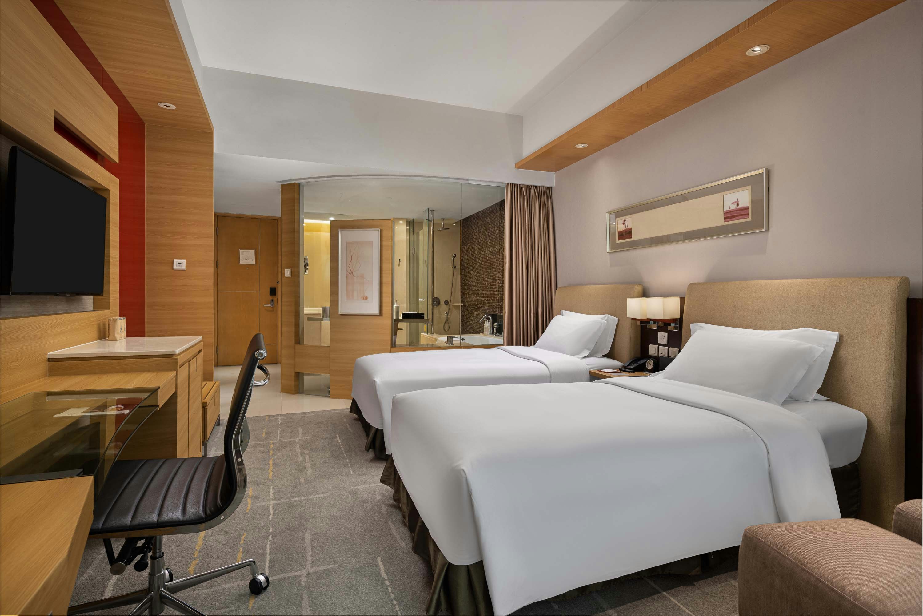 New World Wuhan Hotel 25/70