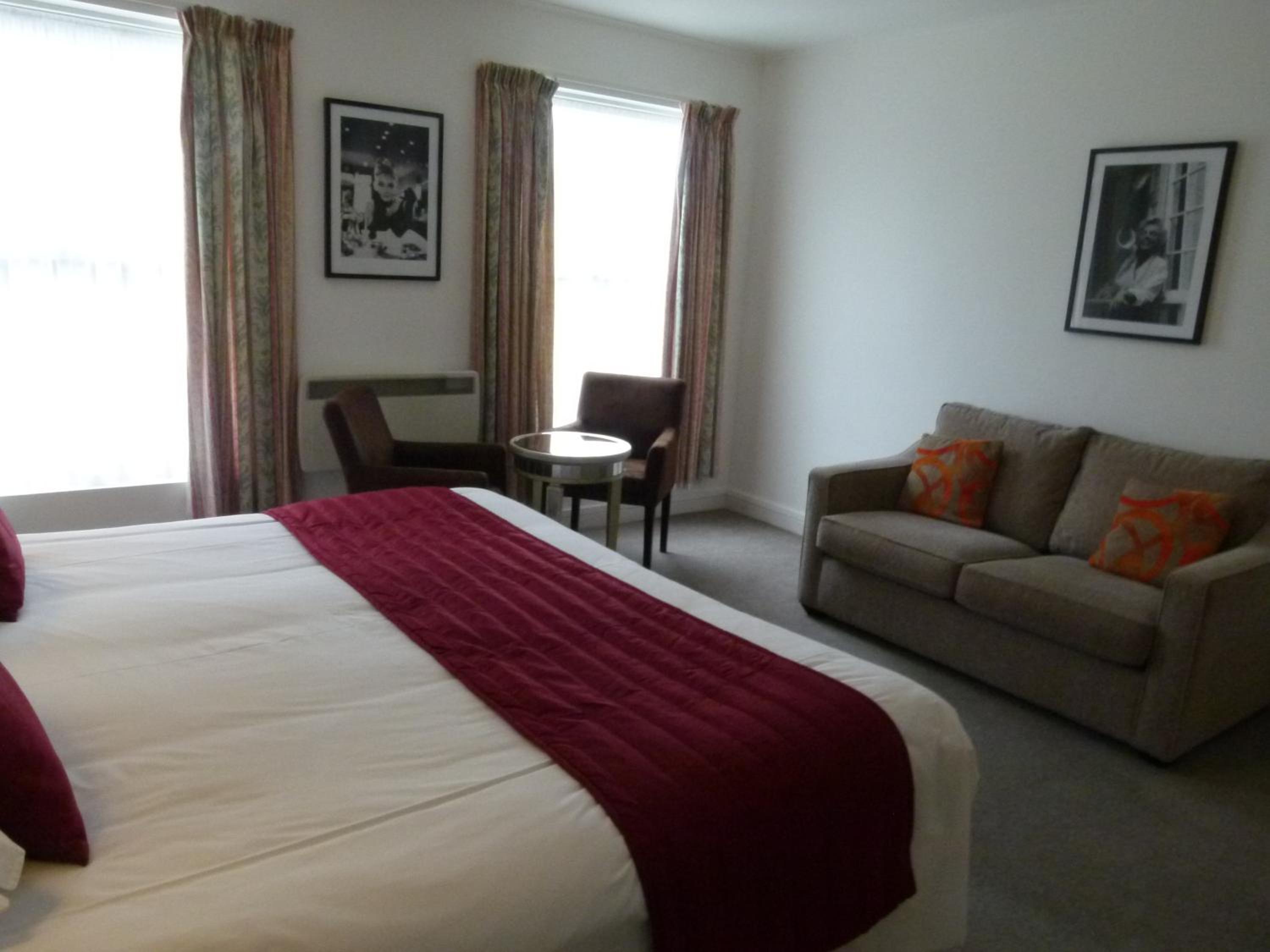 ROOM, SINGLE