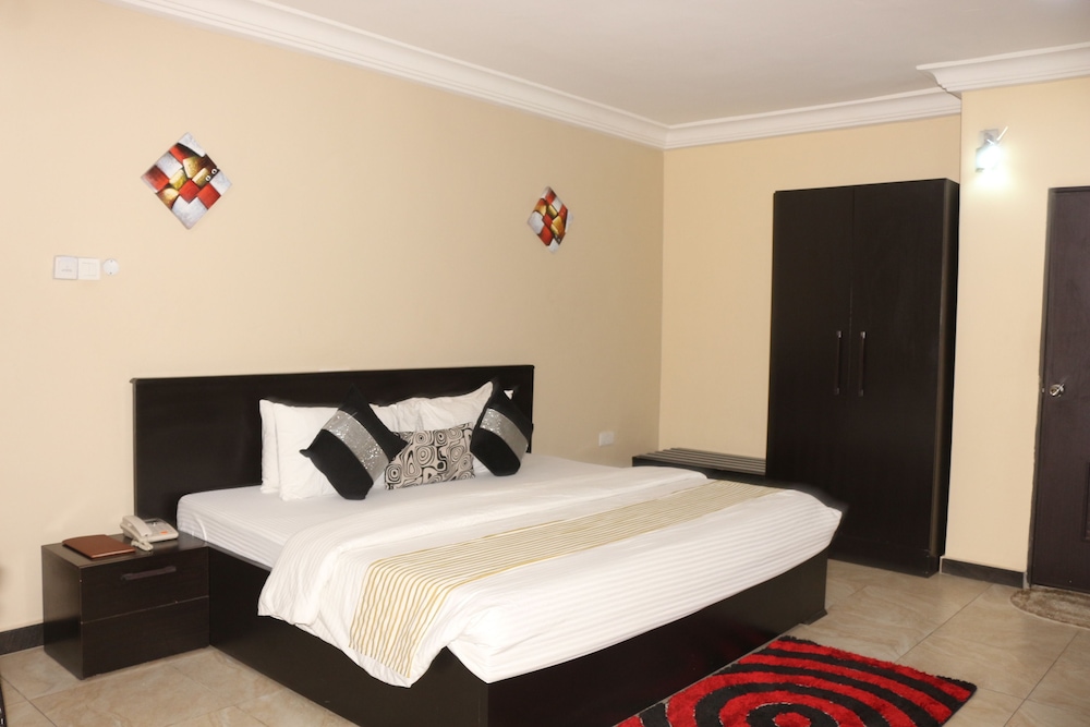 Rosmohr Hotels 4/23
