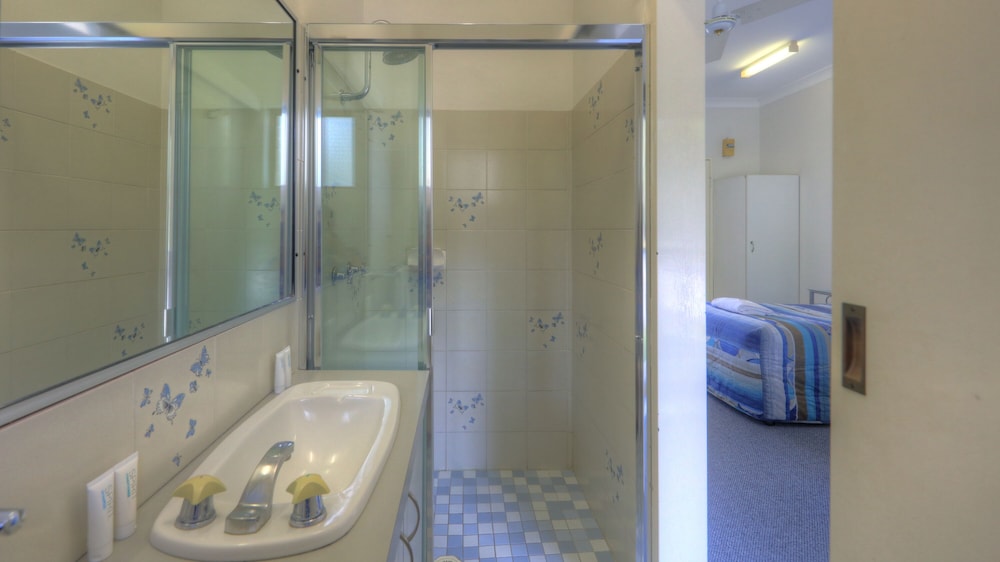 YAMBA MOTOR INN 60/62