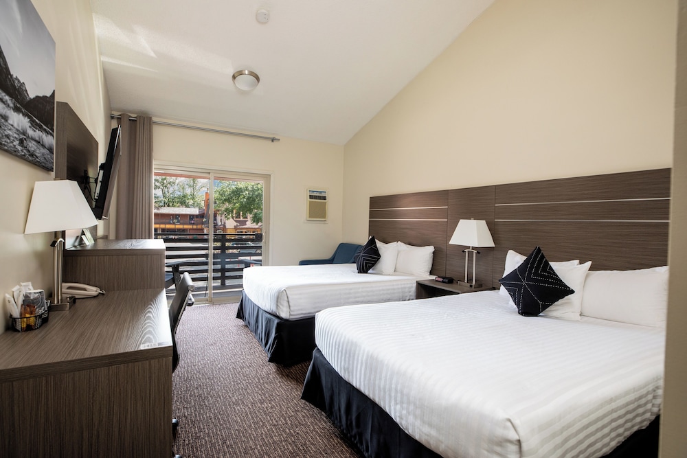 Standard, 2 Queen Beds, Marina View