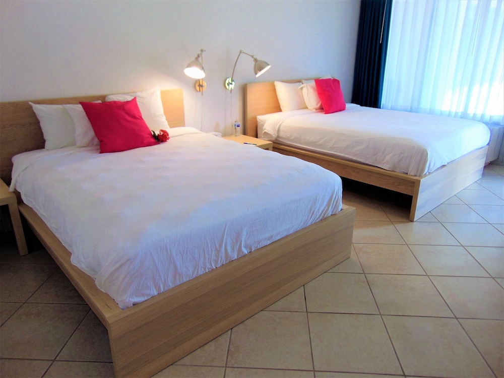Standard, 2 Double Beds